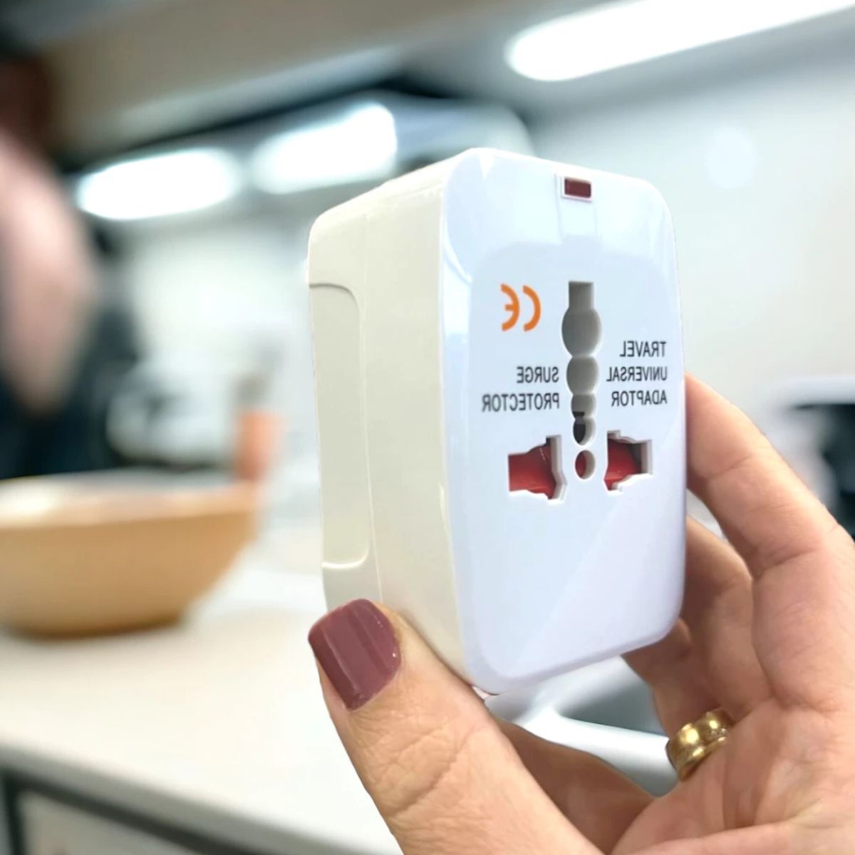 Adaptador Universal de Tomada Padrão Internacional Bivolt