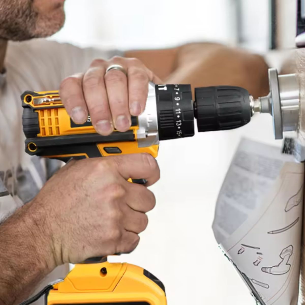 Parafusadeira Furadeira Profissional Bivolt 21v 2 Baterias