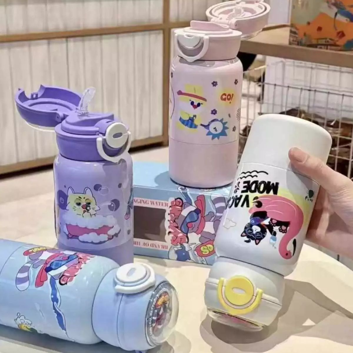 Garrafa Térmica Infantil Estampada Com Canudo