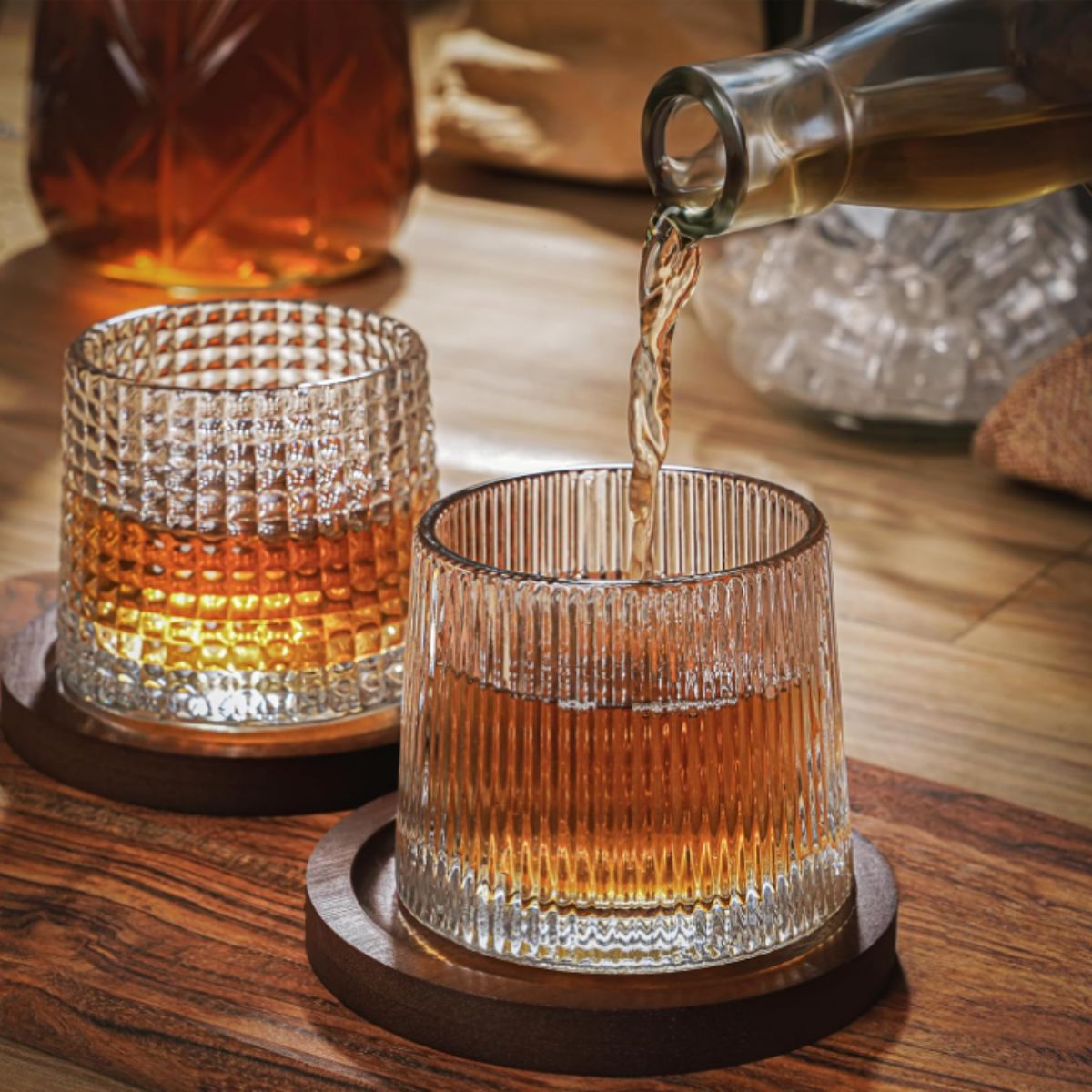 Copo de Whisky Giratório 170ml de Vidro com Base de Madeira